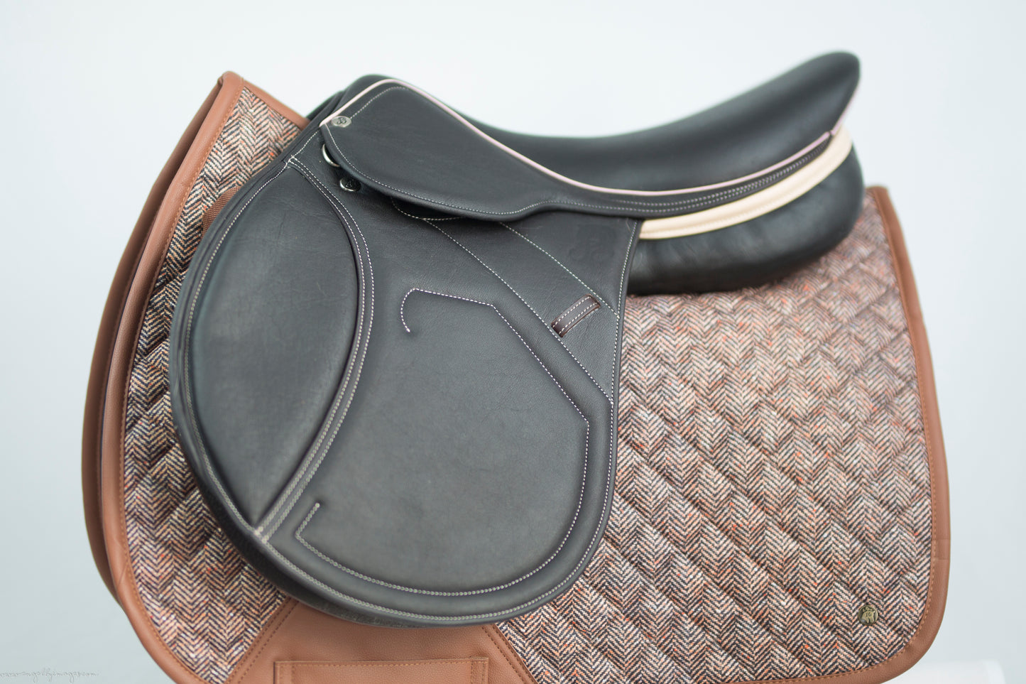 18" Surnier Hunter Demo Saddle